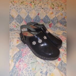Hanna Andersson Patent Leather Snowflake Clogs